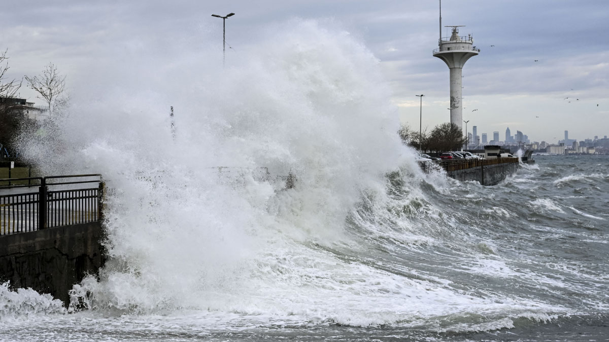AKOM’dan İstanbul için lodos ve fırtına uyarısı