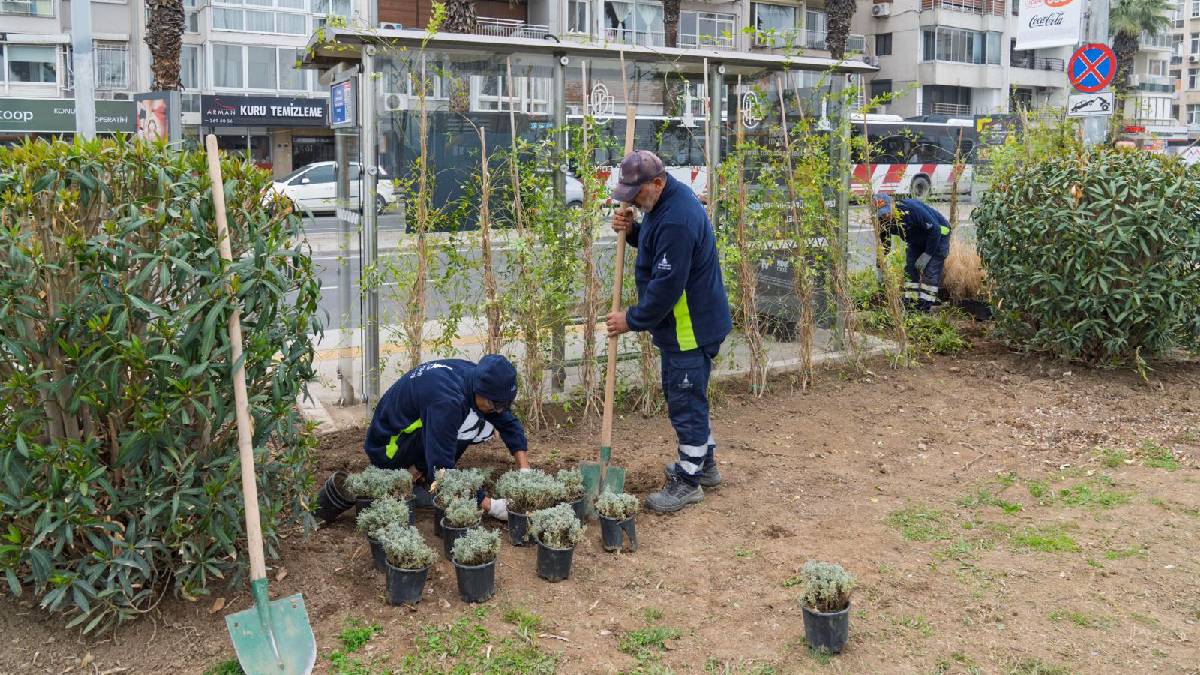 İzmir Büyükşehir, yeşil duraklarla kente nefes oldu