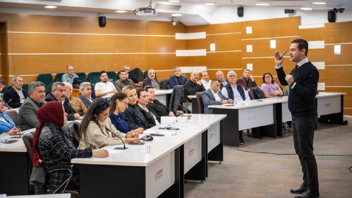 İzmirli muhtarlar Bornova Muhtarlar Akademisi’nde buluştu
