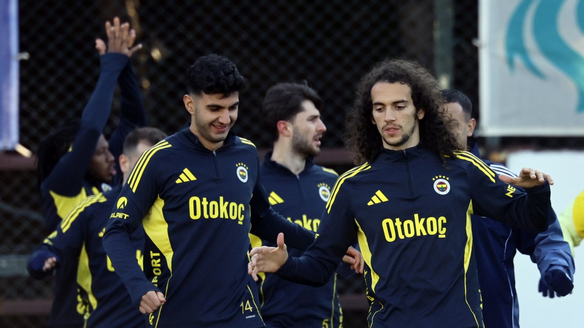 Fenerbahçe'nin yeni transferleri Guendouzi ve Mert Günok antrenmana çıktı