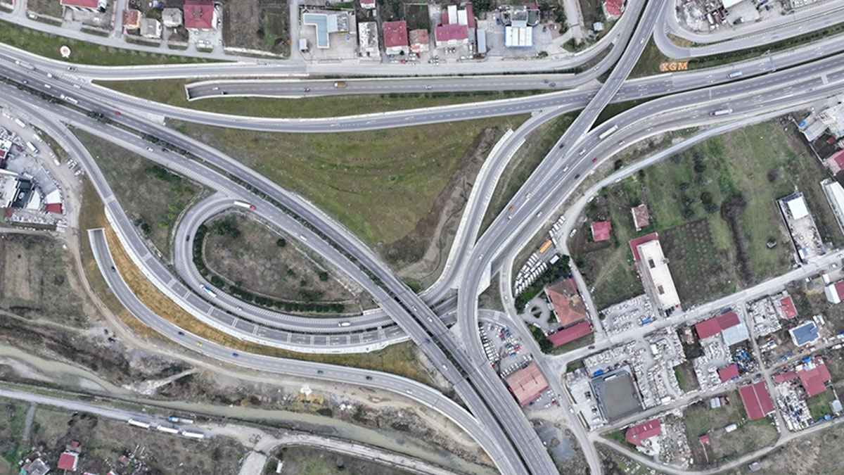 Karadeniz'i İstanbul ve Ankara'ya bağlayan kavşak açıldı:  Trafik yoğunluğu azaldı