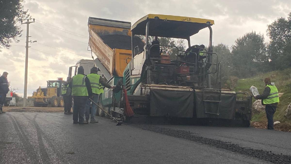 Büyükşehir Datça’da 53 bin metrelik yol ağını yeniliyor