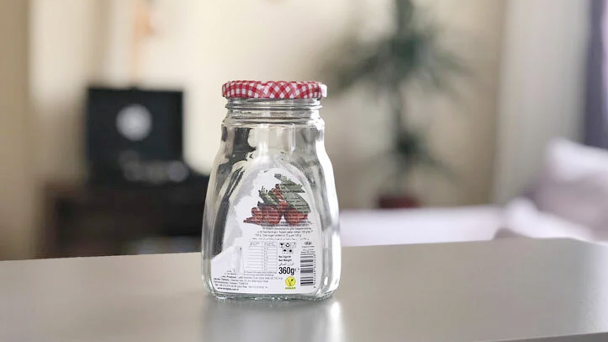 Kimse bunu bilmiyor: Yeni aldığınız eşyanın etiketini tek hamlede çıkarın