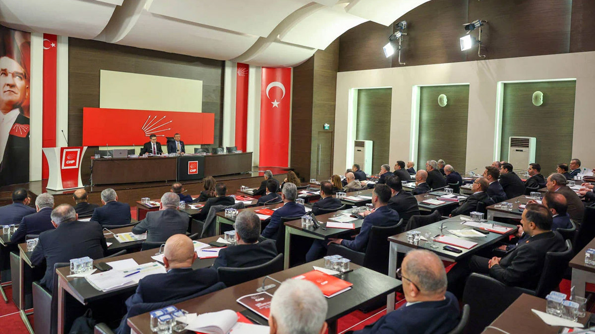 Özel'den il başkanlarına 'muhalefet' çağrısı: Yarın seçim varmış gibi çalışın, sokağa çıkın