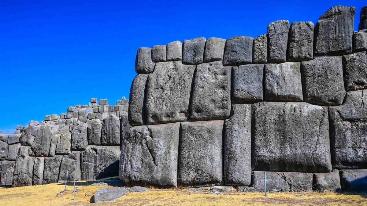 Bu taşları bugün üretmek imkansız! 12 açısı bulunuyor, nasıl yapıldığı merak konusu oluyor