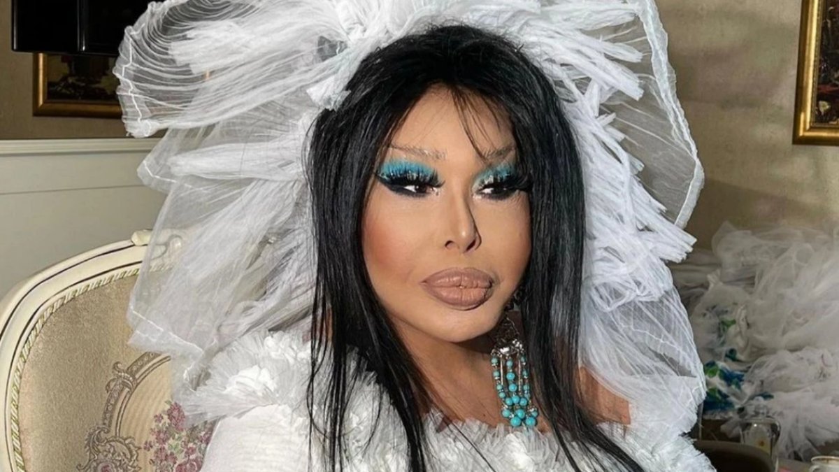 Bülent Ersoy kapıda çıldırdı! Muhabirlere bir anda bağırdı: "Burnumun dibine girdiniz!"