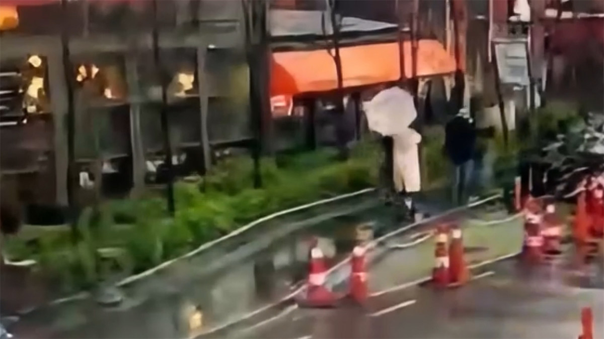 İstanbul'un göbeğinde tabela faciası! Genç kadın kaldırımda yürürken yoğun bakımlık oldu