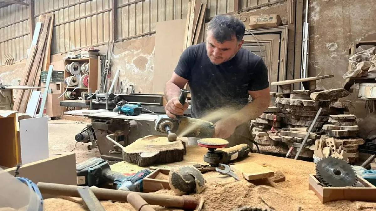 Yalnızca kurumuşlardan yapıyor, kadınların ilgisini çekiyor! Yaylanın değersizleri elinde sanata dönüşüyor