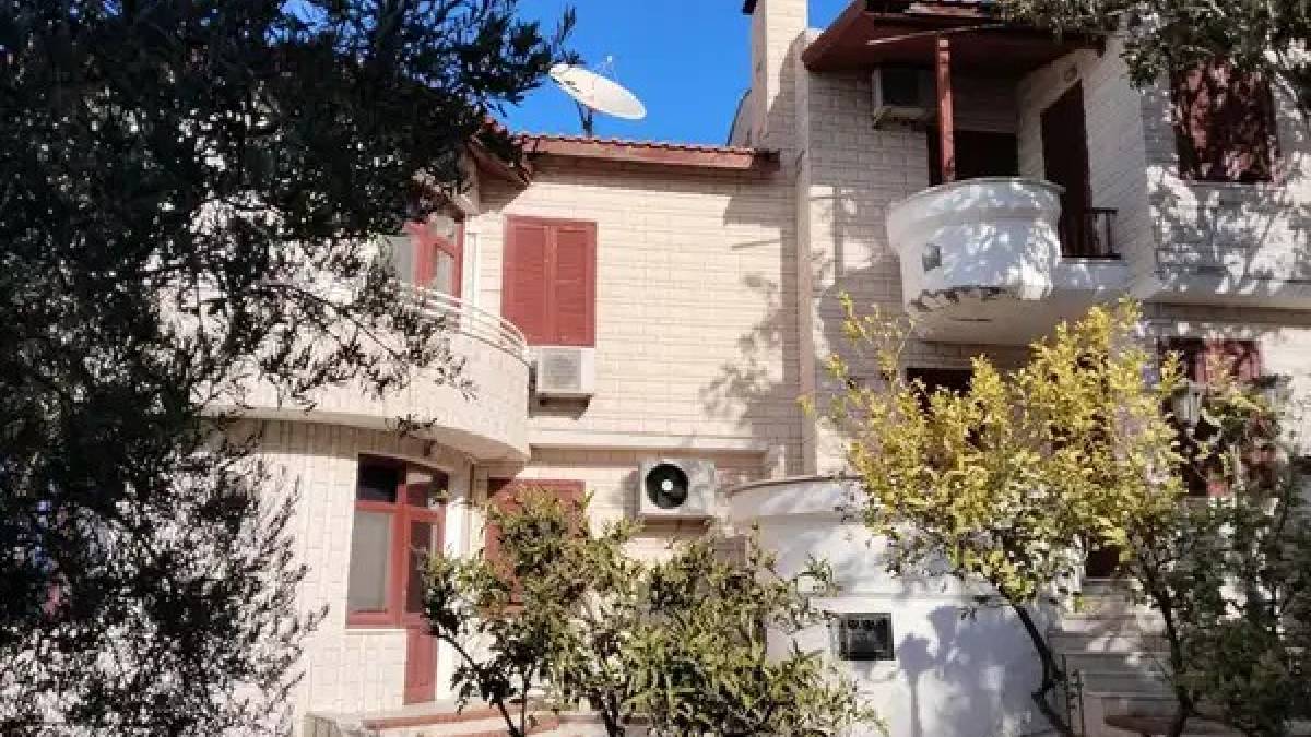 Kayahan’ın ‘Gönül Köşkü’ satılıyor! 5 oda 1 salon köşkün fiyatı ise dudak uçuklattı