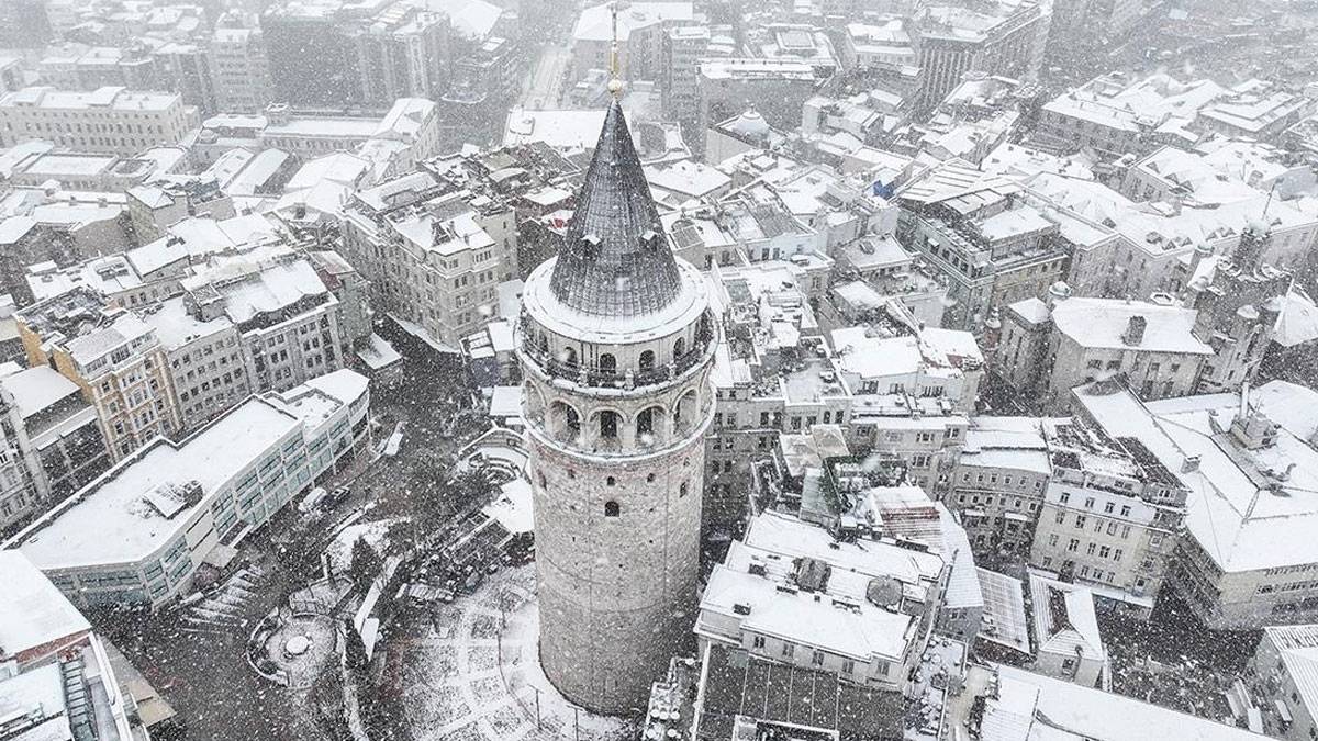 İstanbul'da eğitime kar engeli: Yarın okullar tatil