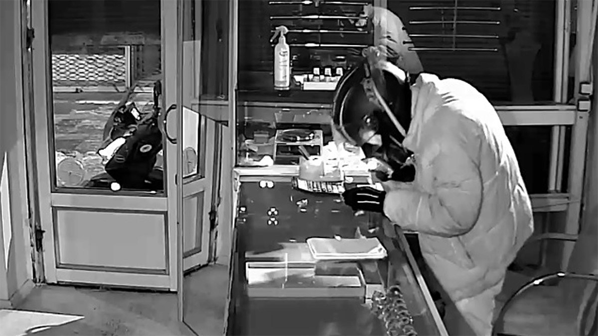 Kuyumcudan 6 kilo altın ve 1 milyon liralık hırsızlık yaptı: 'Neden yaptığımı bilmiyorum'