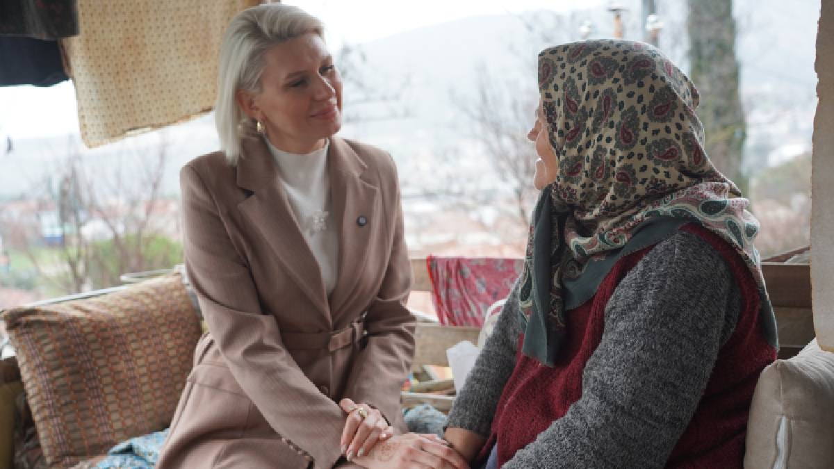 Hazırlanan sıcak yemekleri Başkan Subaşı evlere teslim etti