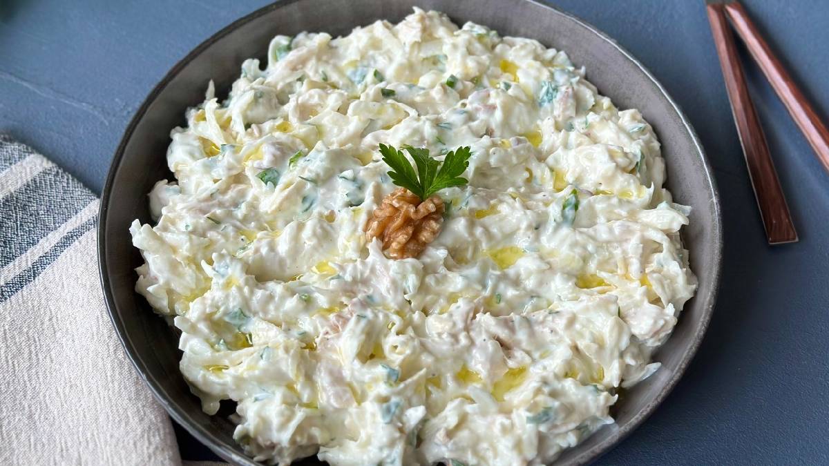 Kış salatası deyince akla o geliyor! Kereviz sevmeyen bile yiyor: İşte pratik kereviz salatası tarifi