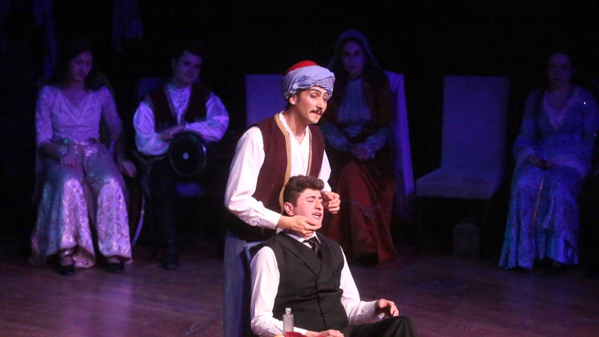 Yenimahalle’nin Sadri Alışık Konservatuarı mezunları sahnede