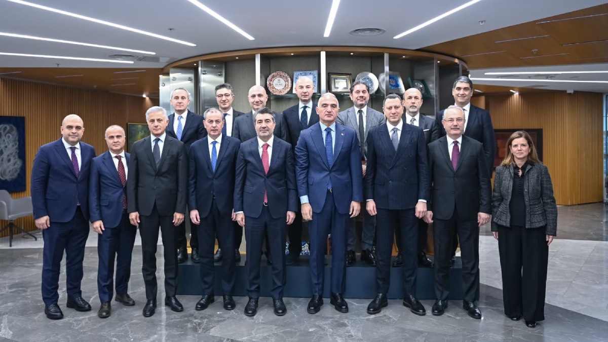 Bakan Ersoy, turizm gündemini Bankalar Birliği ile görüştü