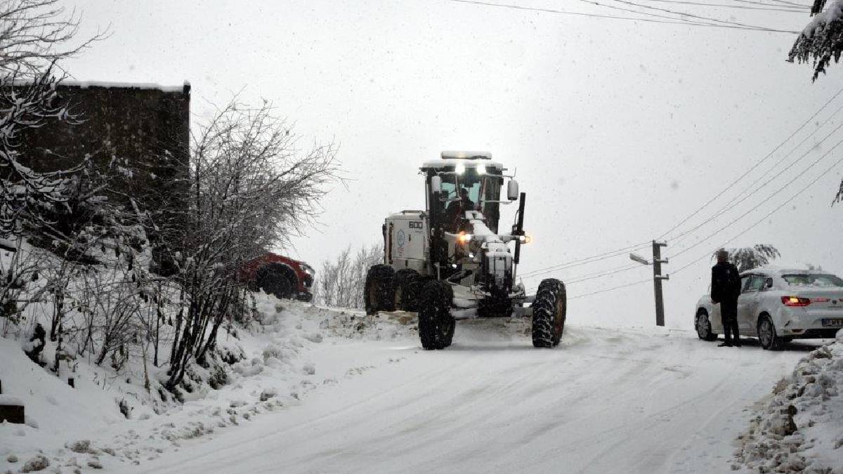 Kdz. Ereğli Belediyesi karla mücadeleyi kesintisiz sürdürüyor