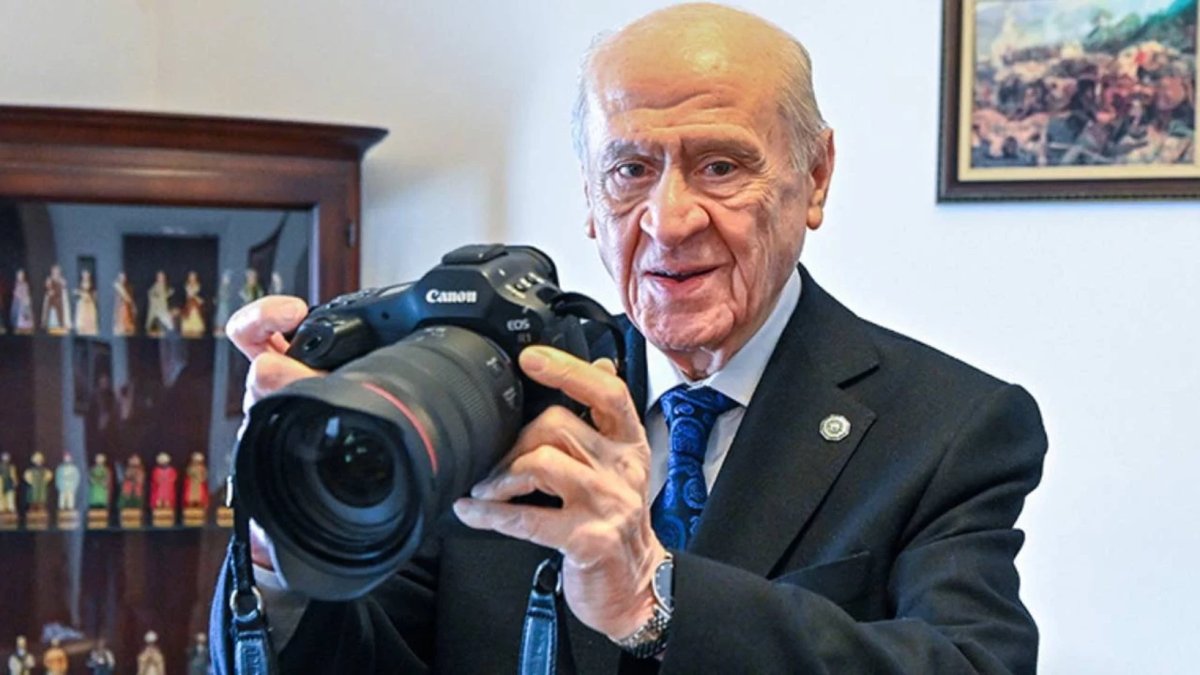 Bahçeli, foto muhabirleriyle bir araya geldi