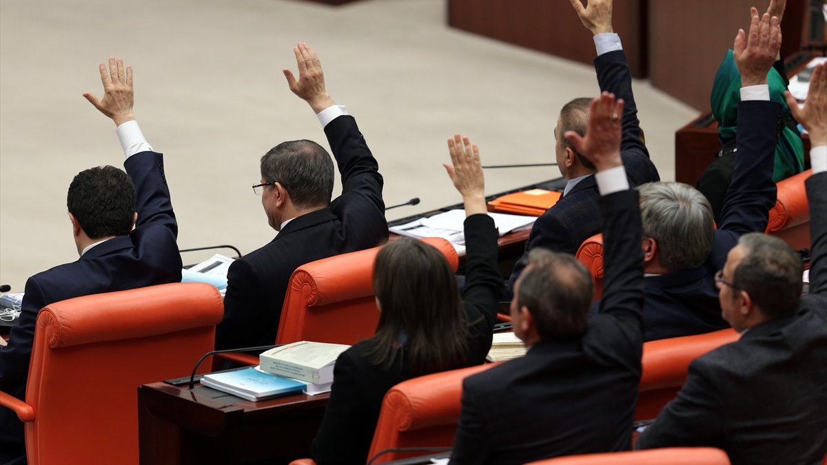 Meclis'ten taşerona kötü haber: 'Modern kölelik bitsin' teklifi reddedildi! İşte kadro hayali başka bahara kalan meslekler...