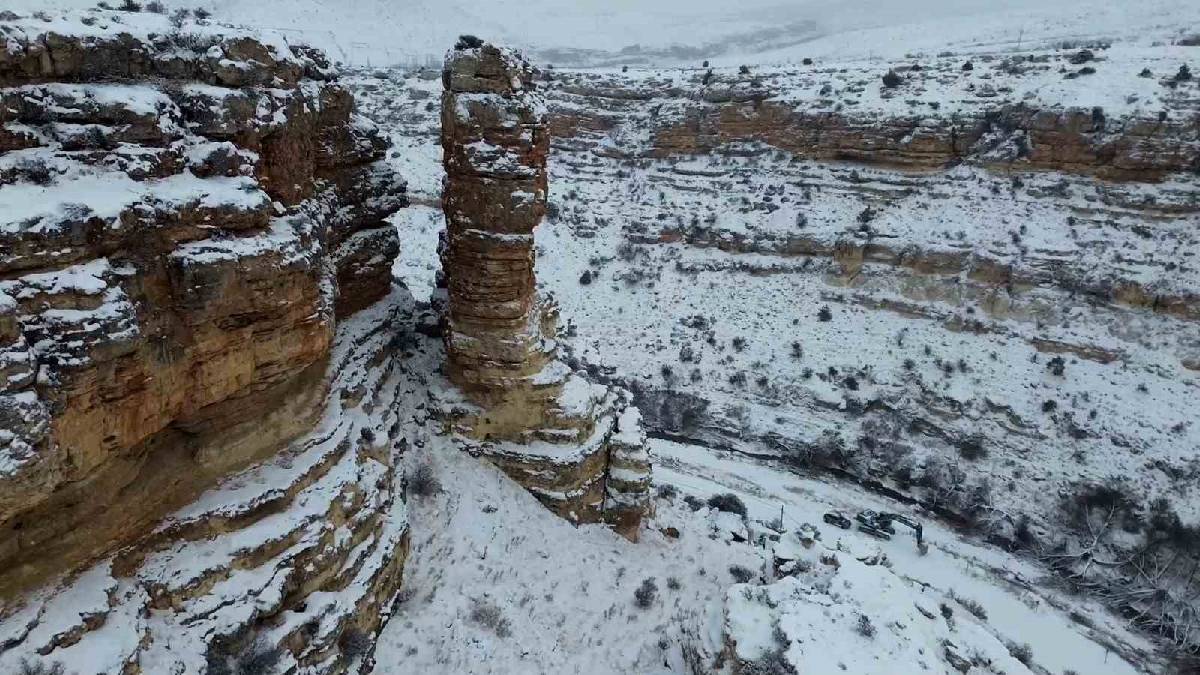 Tarihe ışık tutan köy kar manzarasıyla büyülüyor! Atatürk’ün soyunun buradan geldiğine inanılıyor: Setlerin vazgeçilmezi oluyor