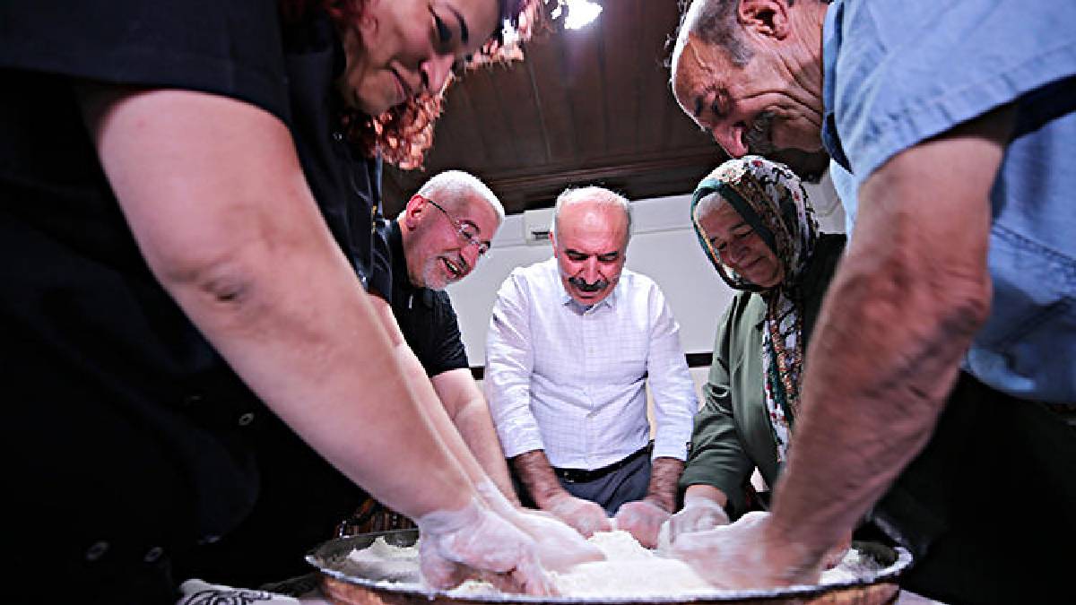 3,5 saatte el birliğiyle hazırlanıyor, 10 dakikada bitiyor! Kültürel lezzet kış sofralarında yaşatılıyor