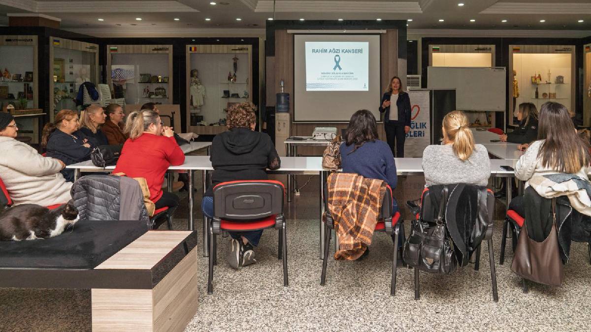 İzmirli yurttaşlar, rahim ağzı kanserine karşı bilinçleniyor
