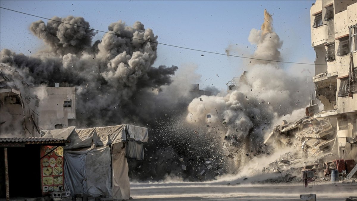 İsrail'den Gazze'ye havadan ve topçu ateşiyle saldırı