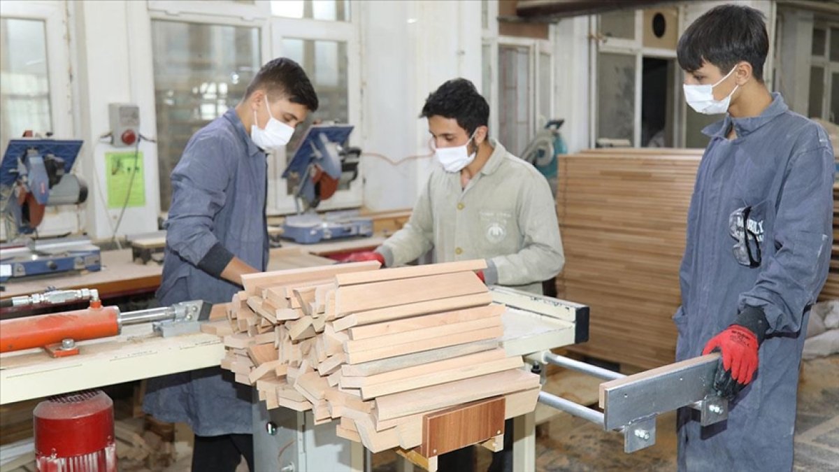 Mesleki eğitimde "üniversite" çıkmazı: Mezunların rotası sektör değil YKS