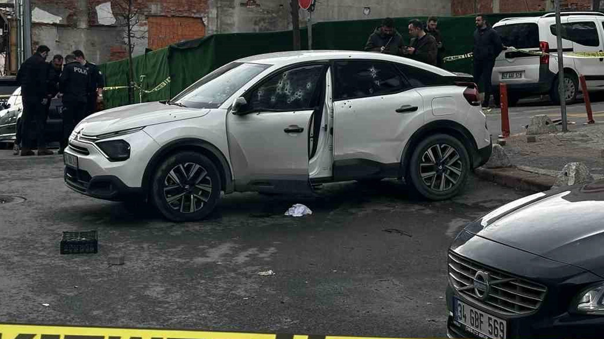 İstanbul'un göbeğinde araç içinde infaz! O anlar kamerada