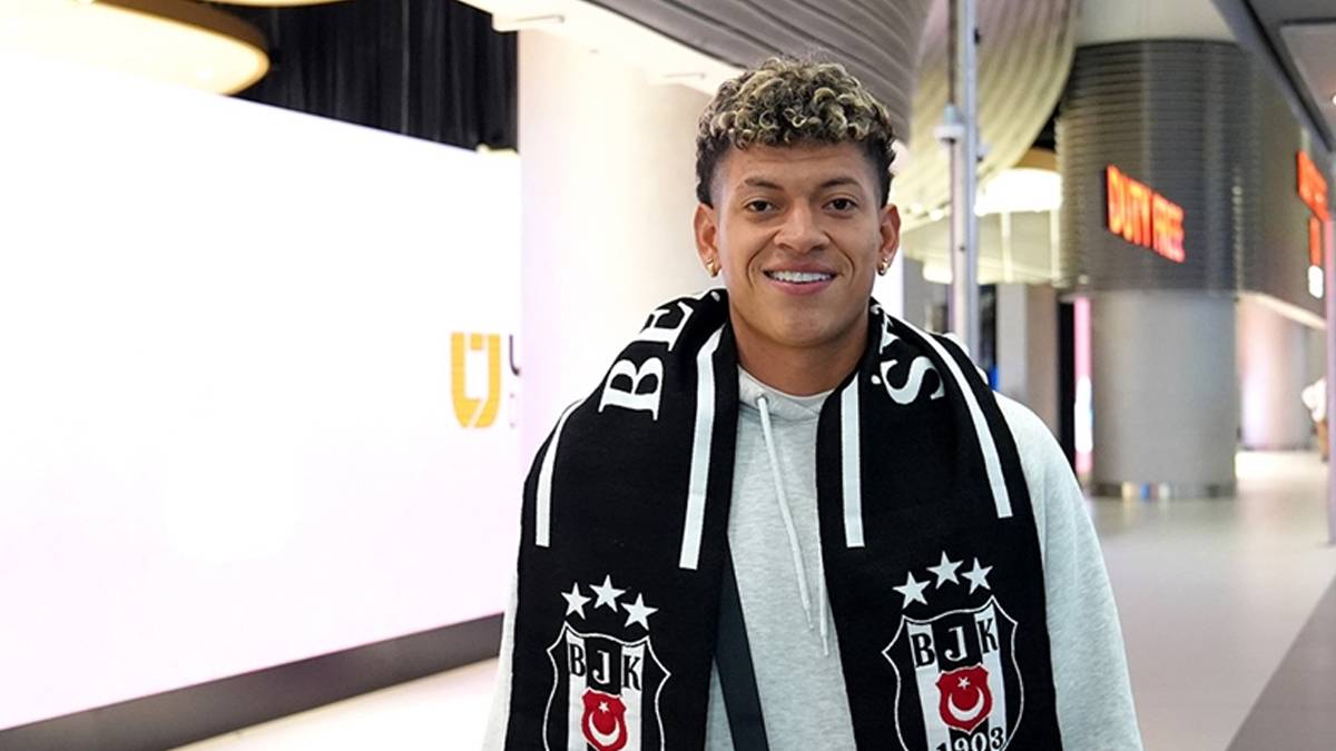 Beşiktaş bir ayrılığı daha resmen açıkladı