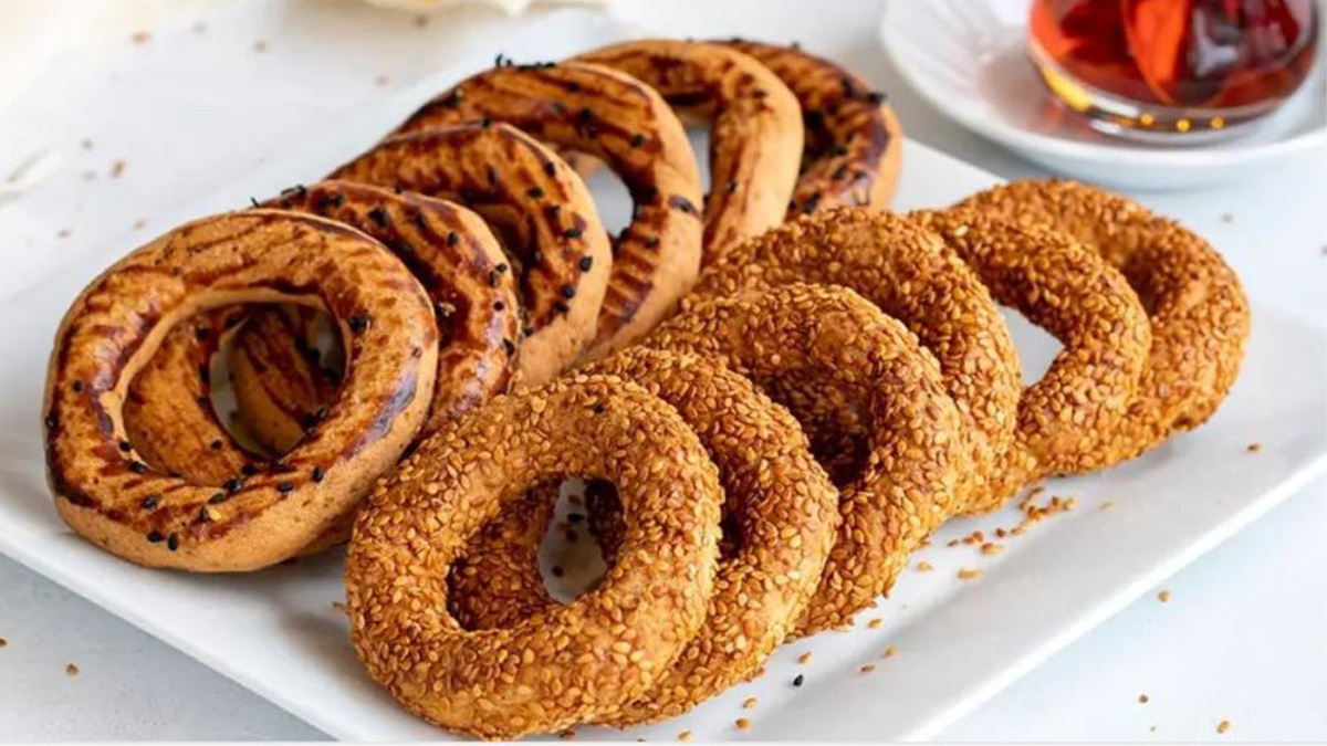 Pastanecilerin sır gibi sakladığı o tarif: Mahlep kokulu gerçek kandil simidi nasıl yapılır?