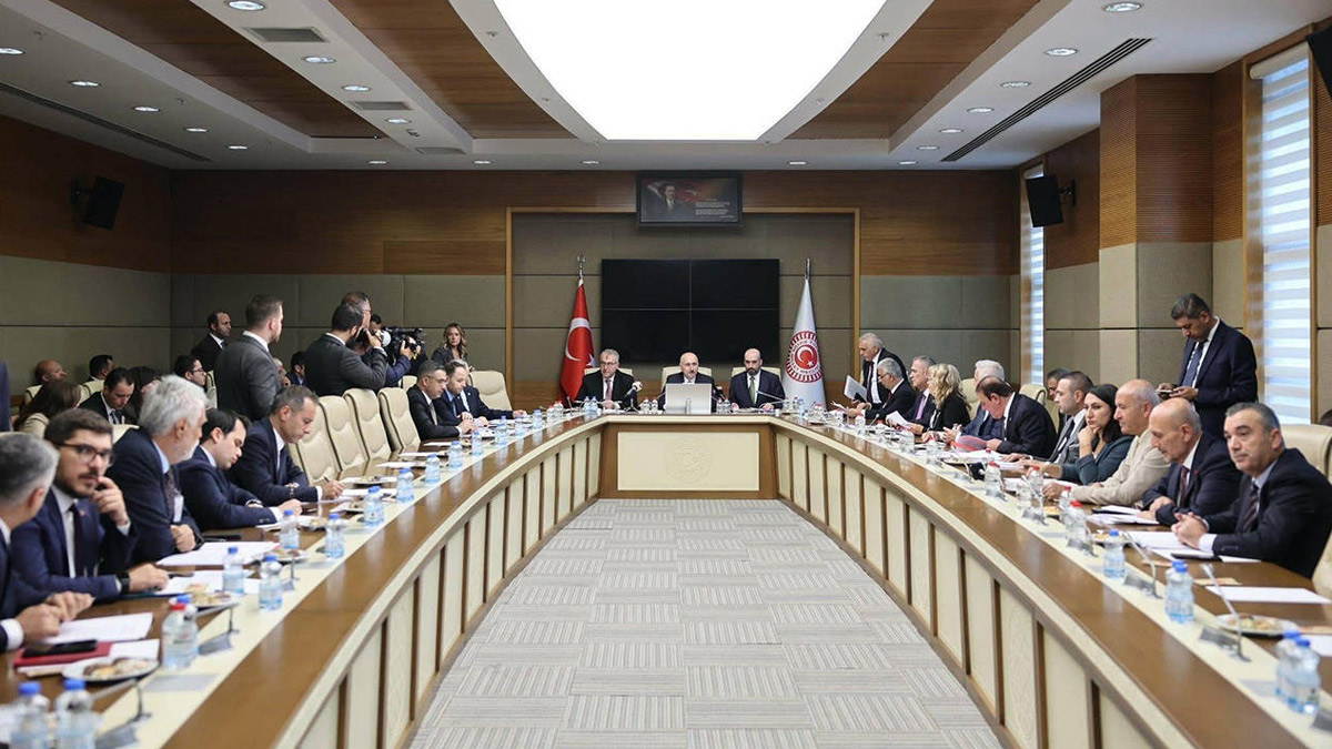 Tapu ve imar düzenlemelerini içeren kanun teklifi komisyondan geçti: Belediye şirketlerine Cumhurbaşkanı onayı şartı getirildi