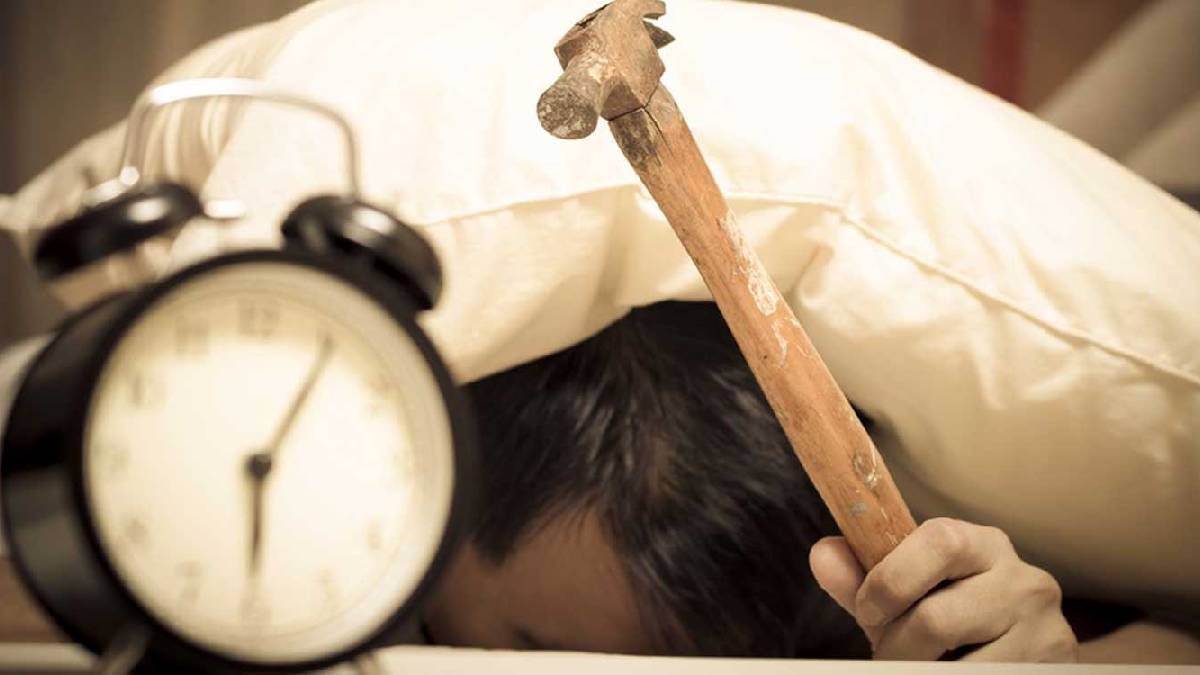 Sıradan görünüyor ama riskli! Sabahları alarm ertelerken bir daha düşünün: Bu zararları akla gelmez