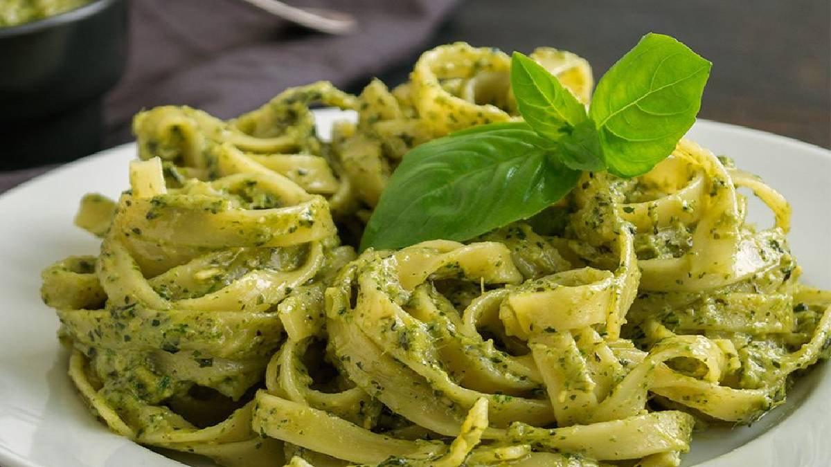 İtalyan mutfağının yeşil mucizesi: Evde gerçek pesto soslu makarna nasıl yapılır? İşte orijinal tarif…