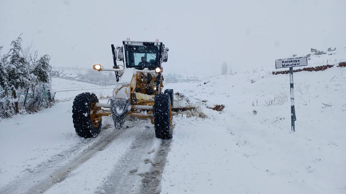Büyükşehirden karla mücadelede aralıksız mesai