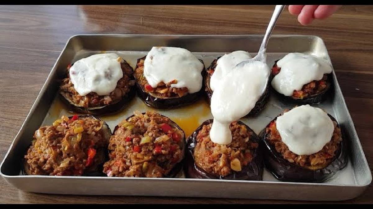 Saray lezzetinde modern dokunuş: Beşamel Soslu Kıymalı Patlıcan Oturtma Tarifi…