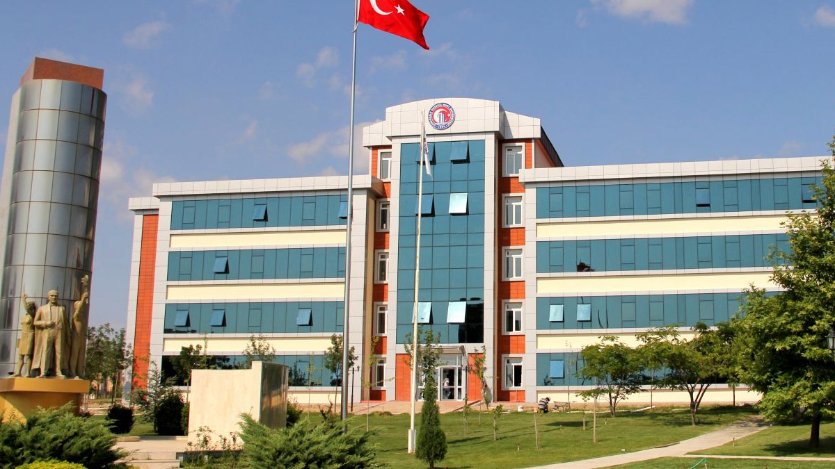 Üniversitede sahte diploma skandalı: Hademeydi, koordinatör oldu