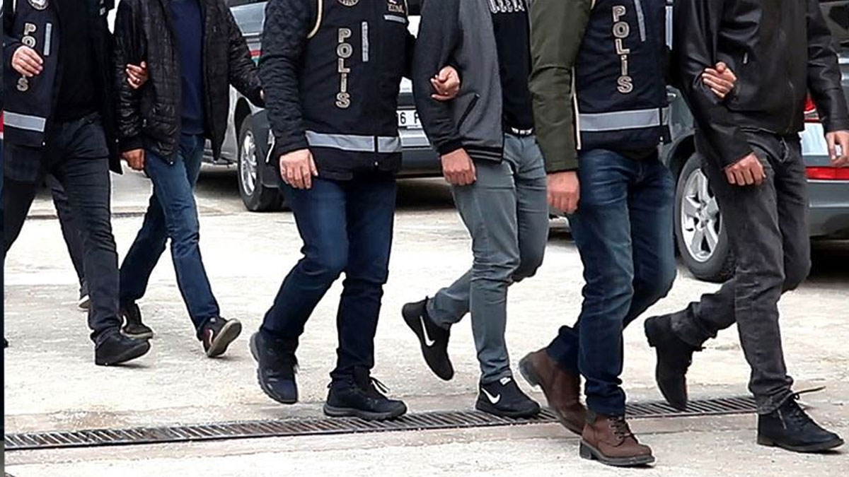 Sahte evrakla şirket kurup dolandırdılar! 12 kişi tutuklandı