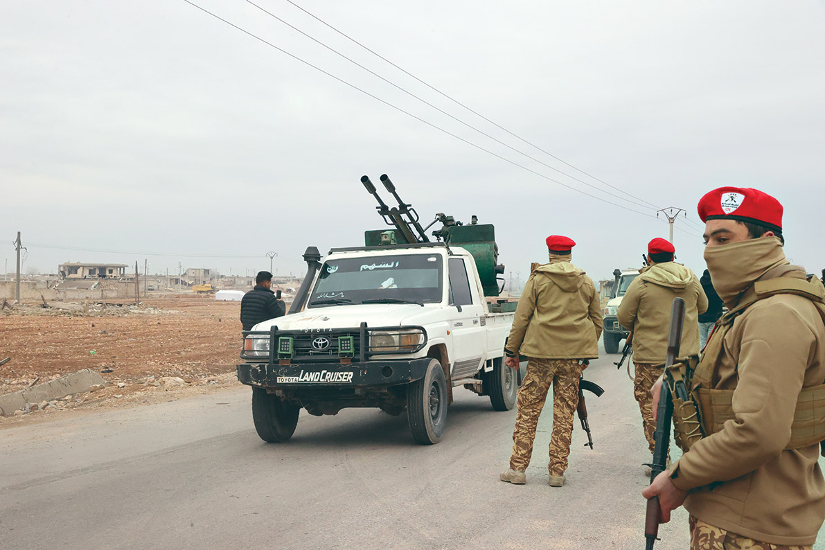 Şam 'anayasal haklar' adımı attı... SDG Fırat'ın doğusuna çekiliyor... Kandil kaosu sürdürme peşinde...: 'Kürt' satrancı