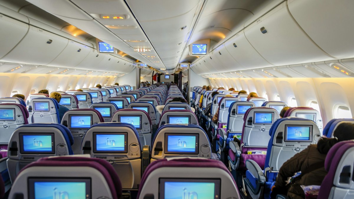 Uçuşları peş peşe aksamışt! Dev havayolu şirketine milyon dolarlık fatura! Cezalar yağmur gibi yağdı