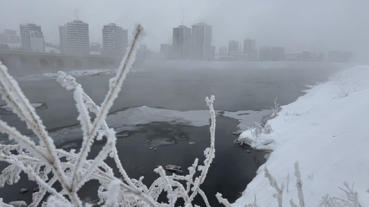 Sibirya soğukları şehri dondurdu! Termometreler eksi 22’yi gördü, Kızılırmak buz tuttu