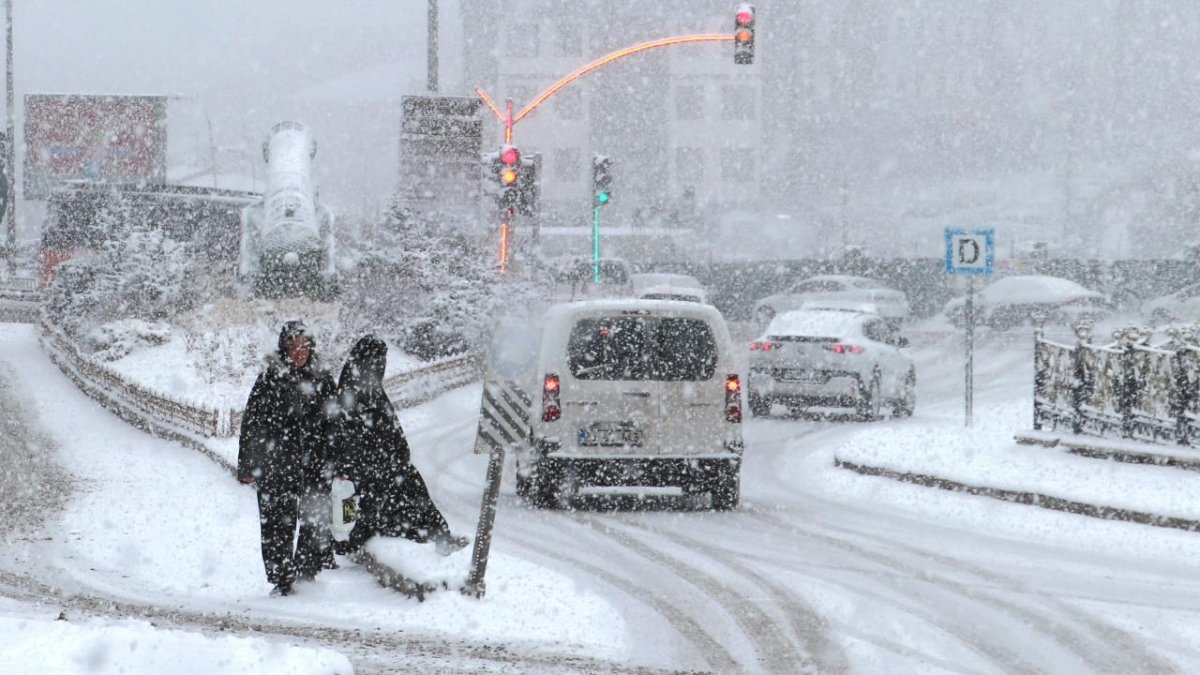 İçişleri Bakanlığı'ndan 'acil' kodlu pazar uyarısı! Kar ve tipi geri dönüyor: İşte riskli olan o  iller
