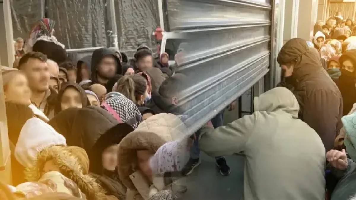 Fiyatları duyan akın akın koştu! Soğuk hava bile onlara engel olamadı: Üst üste mağazaya girdiler