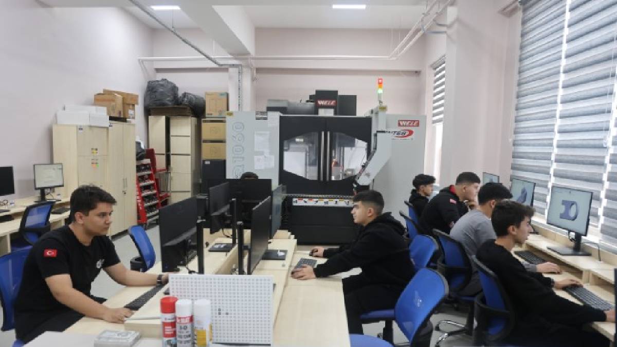 Üretimle eğitimin birleştiği okul fabrika gibi çalışıyor: Geçen yıl 12 milyon ciro yaptı
