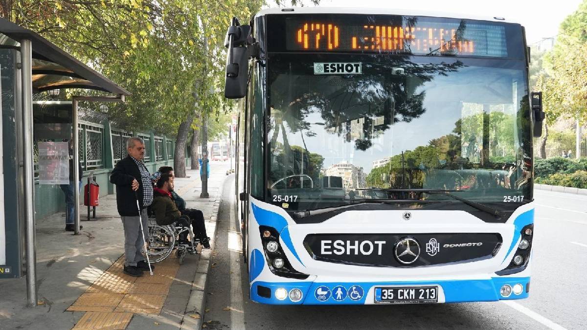 Türkiye’de ilk kez İzmir’de hayata geçirilen uygulama: "Duraktayım” ile engeller kalkıyor, kent içi ulaşımını kolaylaşıyor