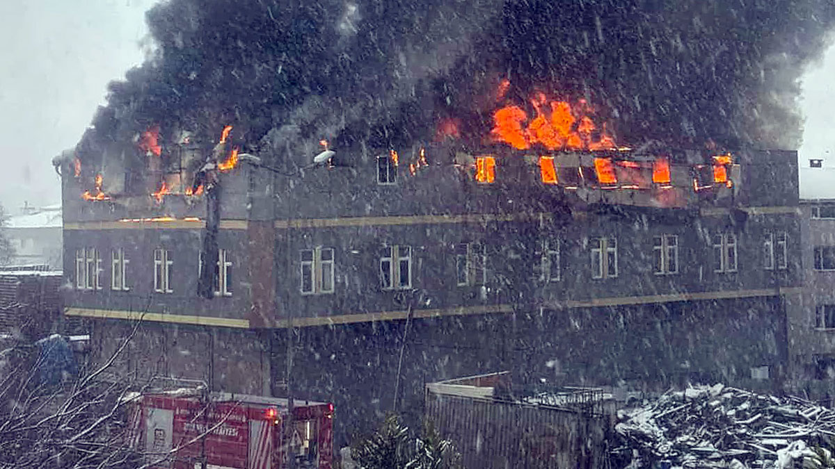 Tuzla'da çakmak üretim fabrikasında yangın