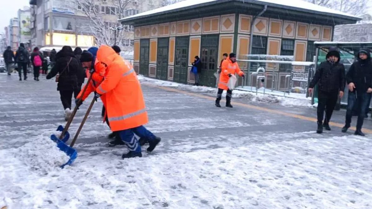 Megakentte kar mesaisi: İBB 11 bin personelle teyakkuzda