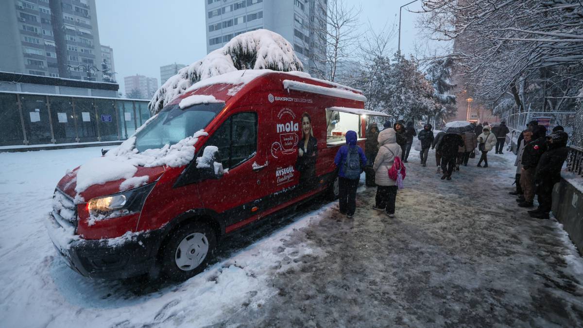 Başkan Ovalıoğlu’ndan karda sıcak çorba ikramı