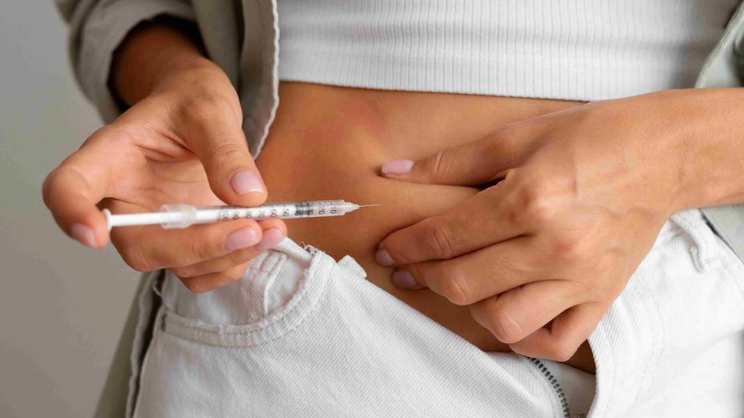 Gastroenterolog şaşırtıcı gerçeği açıkladı: Popüler zayıflama iğneleri mideye zarar mı veriyor, yoksa fayda mı sağlıyor?