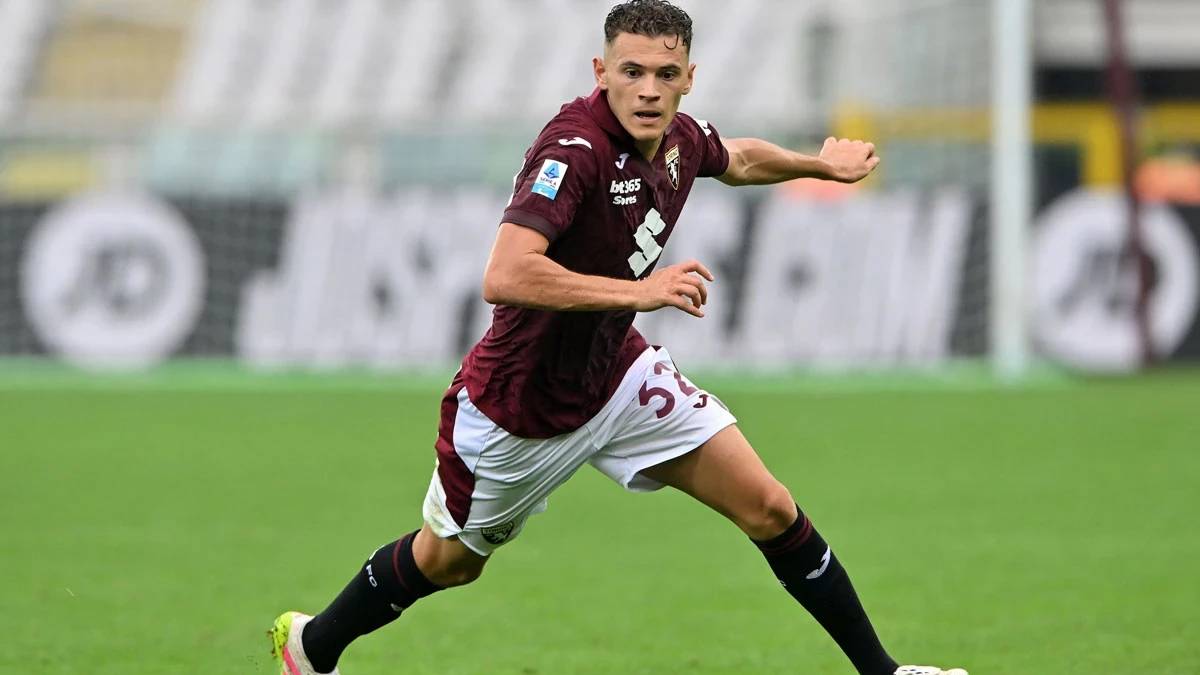 Beşiktaş'a Arnavut orta saha