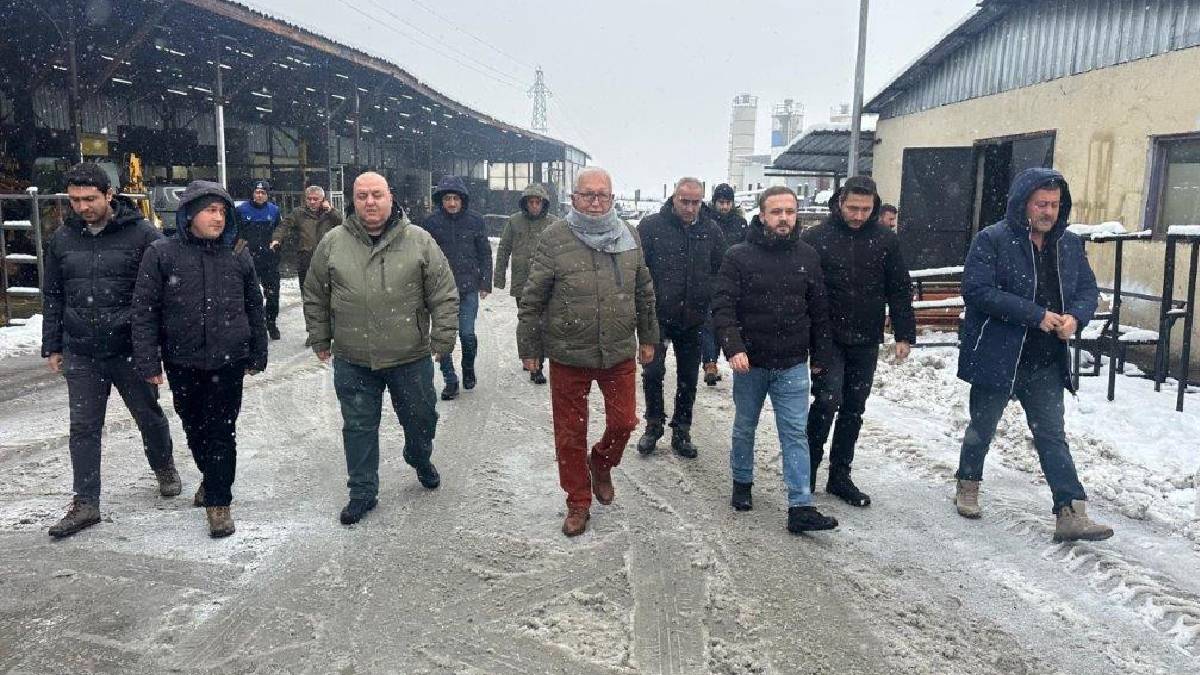 Başkan Posbıyık, karla mücadele çalışmalarını sahada denetledi